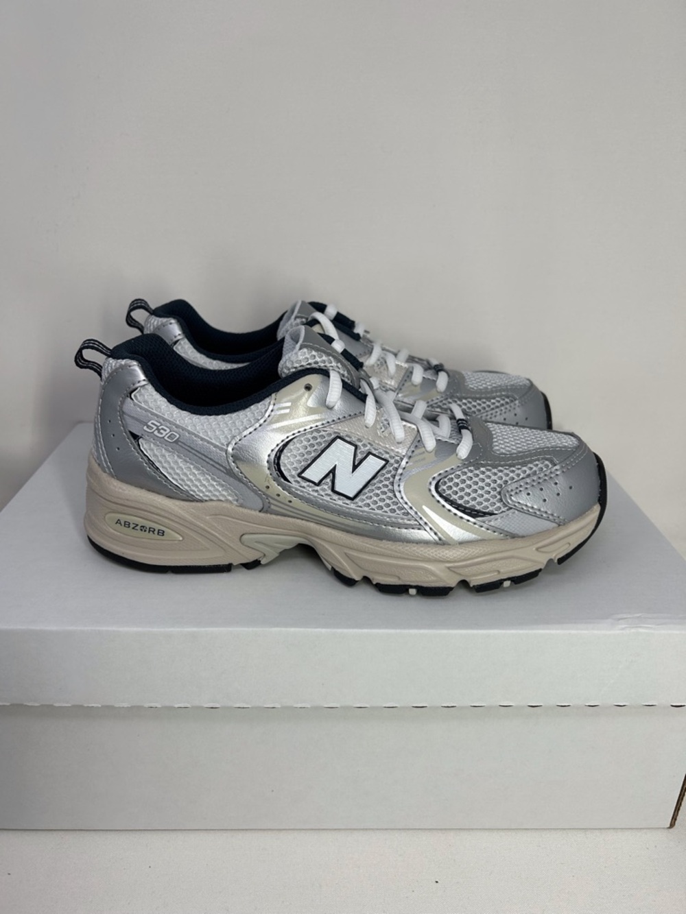 New Balance Silver and White 530 Retro Running Sneakers Size 4.5Y or 6 Women's